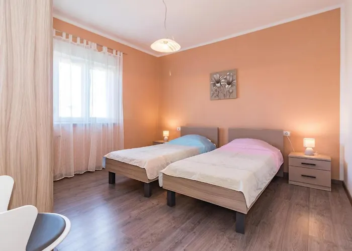 4 Bedroom Amazing In Vakantiehuis