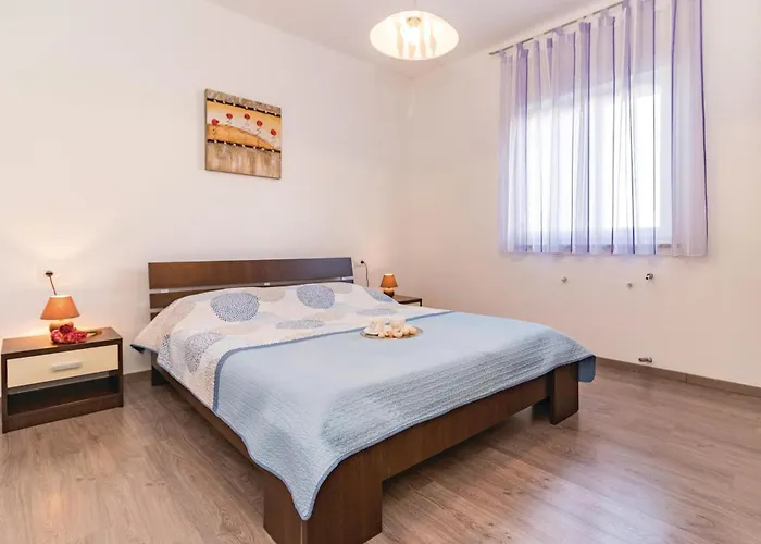 4 Bedroom Amazing In Vakantiehuis *