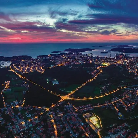 Stunning In Σπίτι διακοπών Πούλα