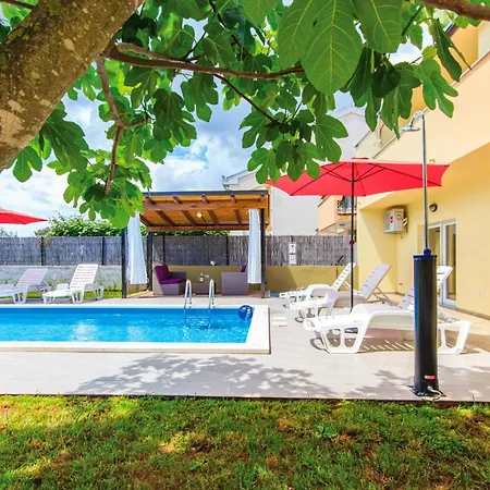 Ferienhaus 4 Bedroom Amazing In Pula