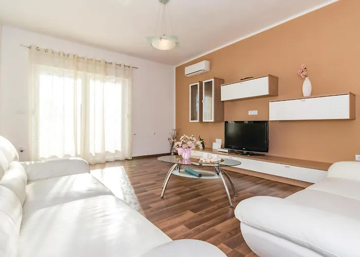 4 Bedroom Amazing In Σπίτι διακοπών