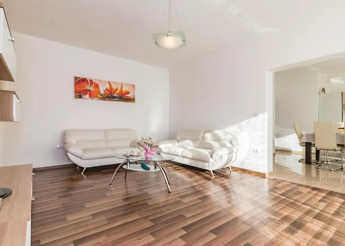 Σπίτι διακοπών 4 Bedroom Amazing In *