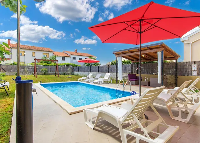 4 Bedroom Amazing In Σπίτι διακοπών Πούλα