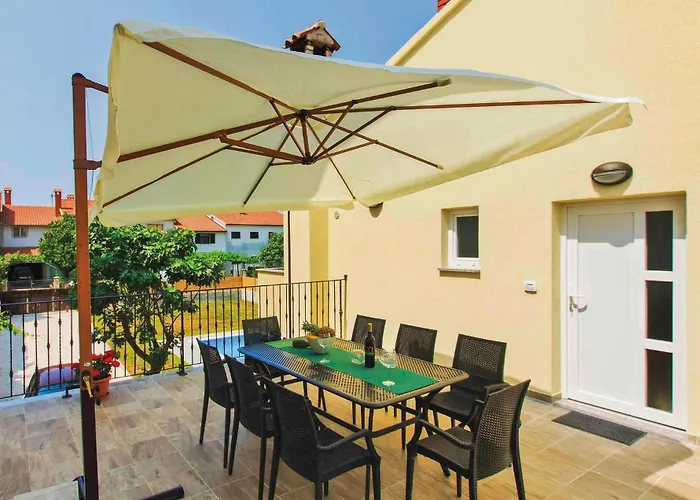 Σπίτι διακοπών 4 Bedroom Amazing In *