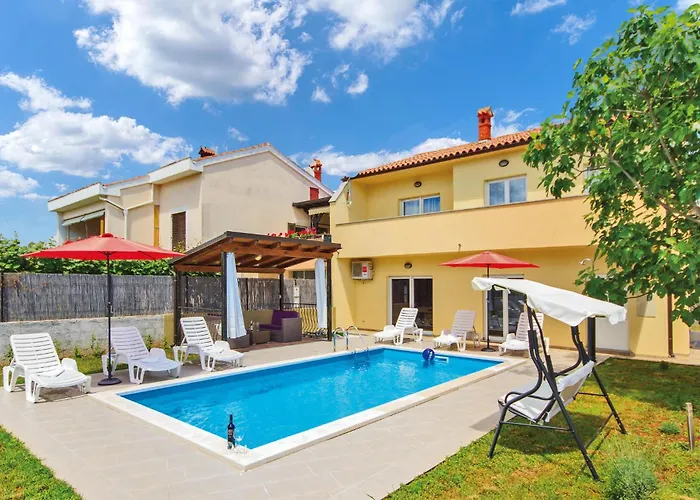 4 Bedroom Amazing In Σπίτι διακοπών *