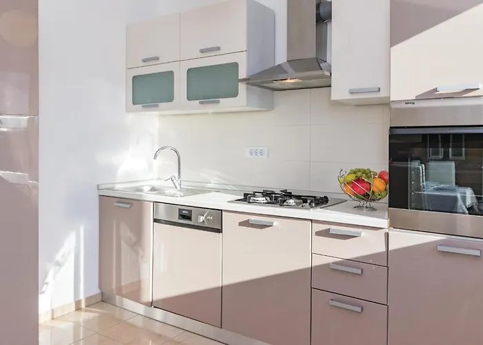 Feriehus 4 Bedroom Amazing In Pula