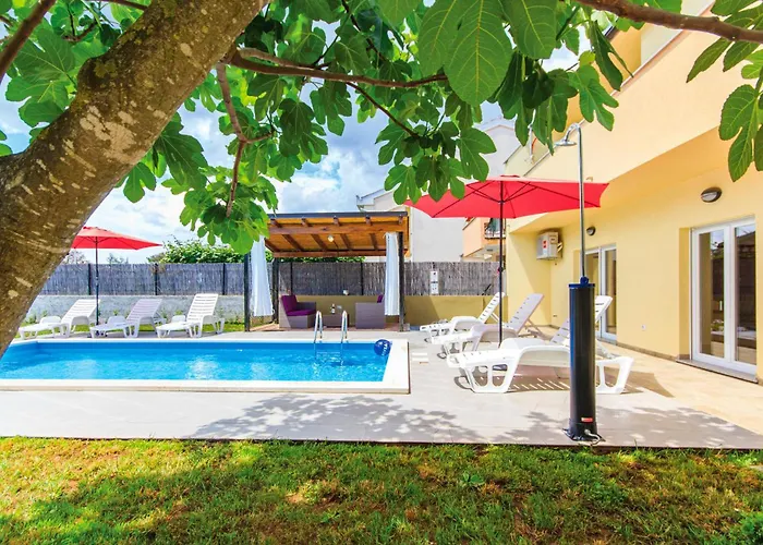 Feriehus 4 Bedroom Amazing In Pula